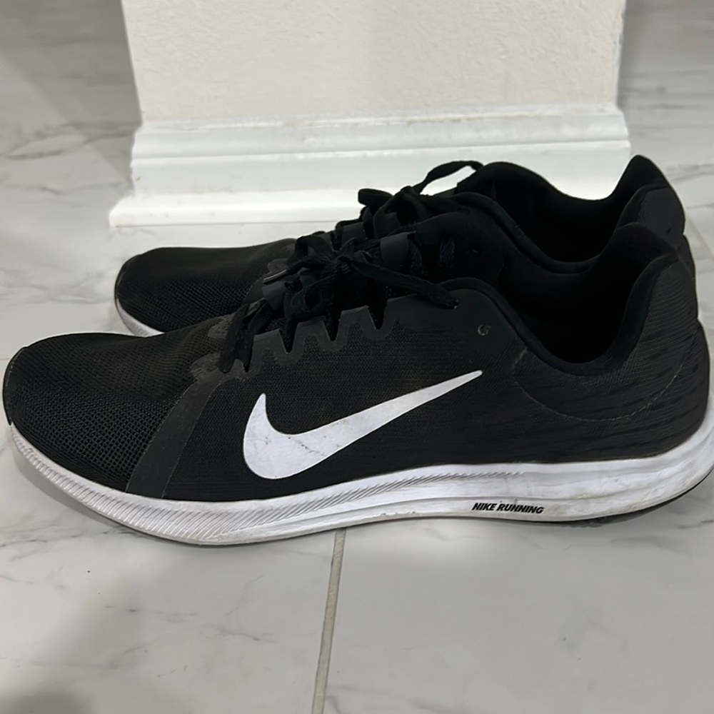 Nike Downshifter 8 Black White Gem